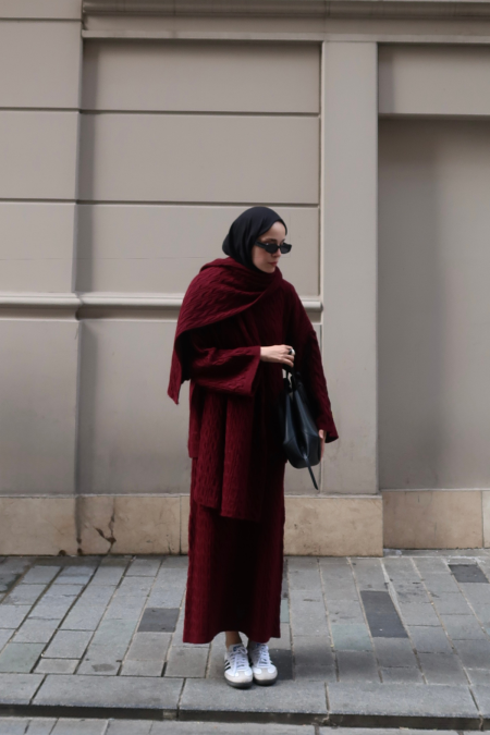 طقم تنورة مع سكارف